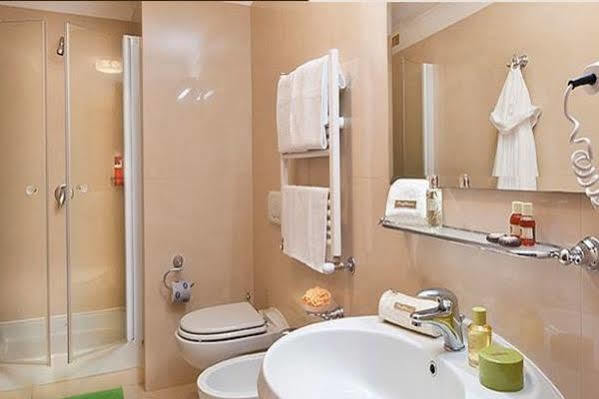 Carl & Do Hotell Baveno Exteriör bild