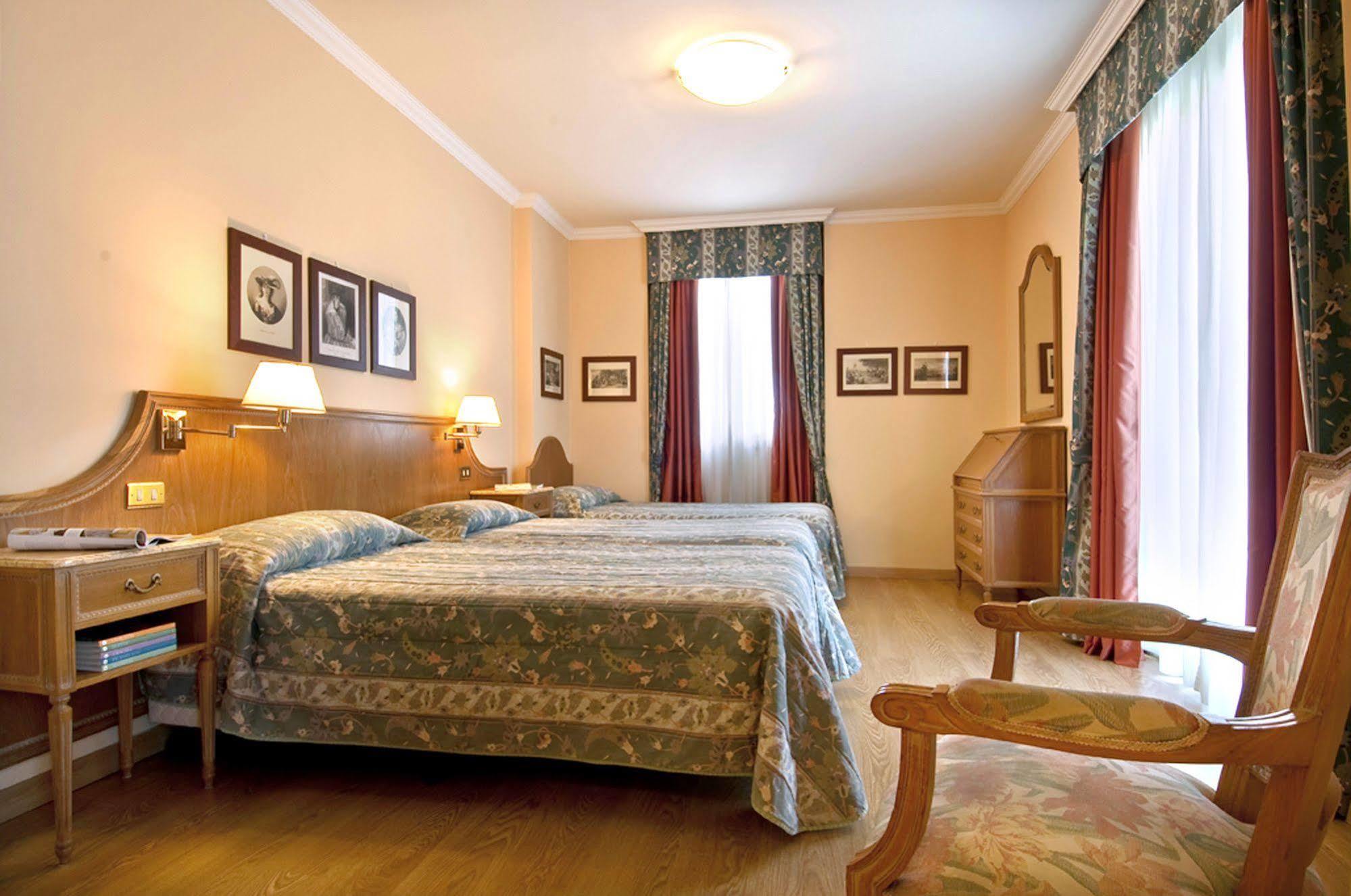 Carl & Do Hotell Baveno Exteriör bild